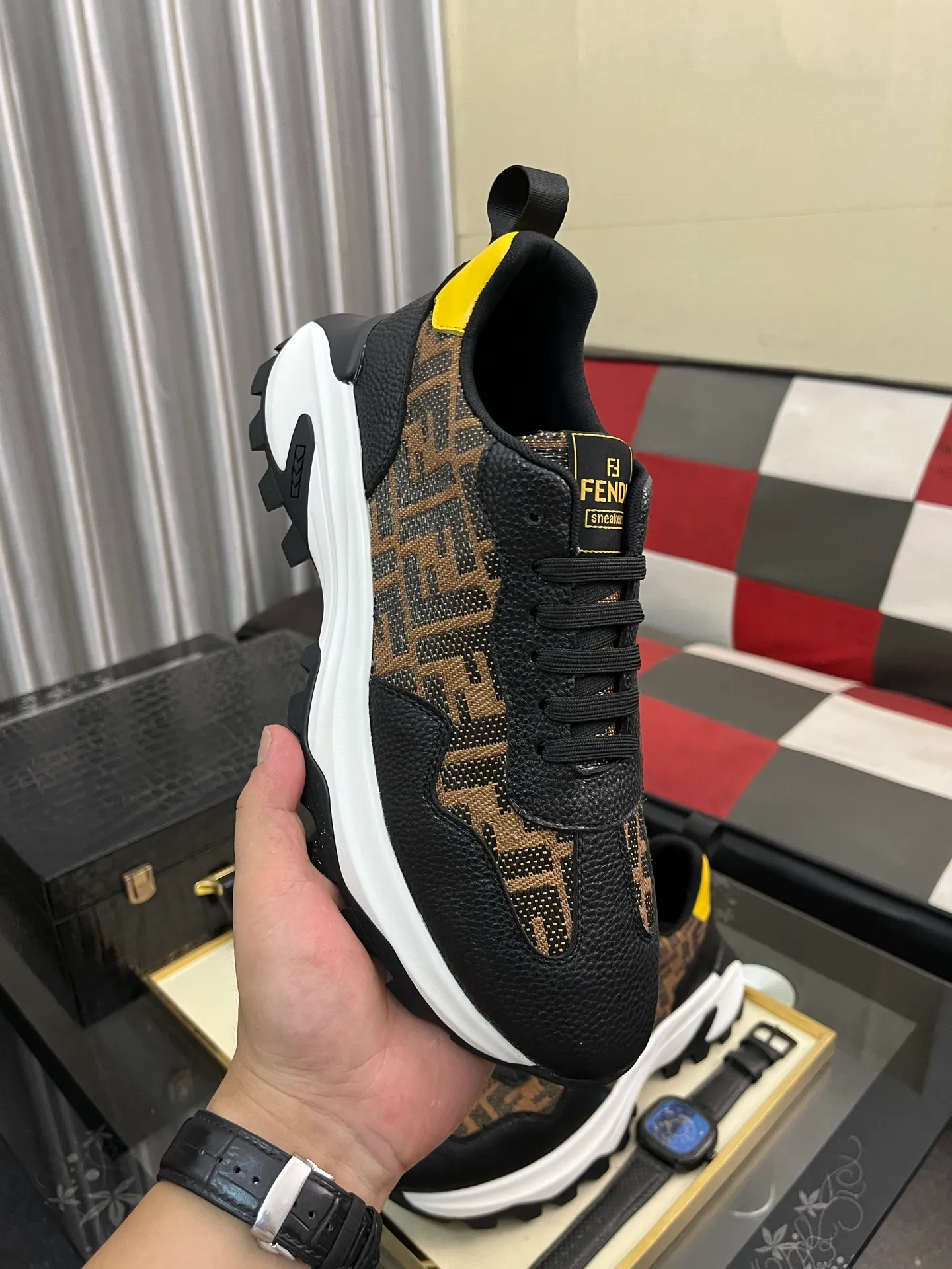 Men's Men's Shoes💰458⌚️⌚️[FENDI] Fendi's classic and comfortable men's, this complex sneaker is made of soft calfskin➕genuine leather lining➕original ultra-light rubber material with rough outsole. This unique light style is suitable for the casual and refined sensibility of this season. It is comfortable and natural on the feet. It is an everyday style for casual travel in autumn and winter! Code number: 38-443️⃣Colors available